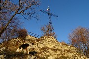 88 Un saluto alla bella alta croce del Monte Ubione